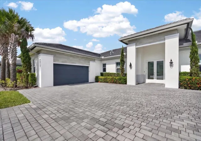 4th image of 2010 Meadows Dr, Davie, FL 33324 | MLS# B26059758