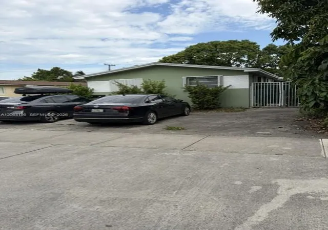 1st image of 210 E 10th St, Hialeah, FL 33010 | MLS# A12064146