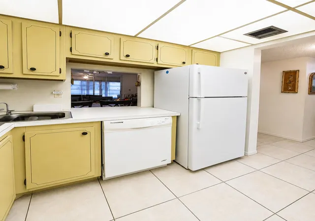 Listing Photo 5 - Condo for sale in building located at 6200 Nw 62Nd St, Tamarac, FL 33319 - Unit #206