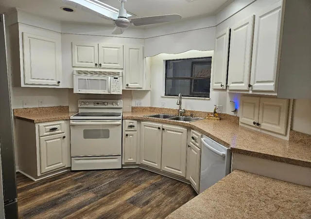 Photo 2 of Manufactured home for sale at 7680 Se Shenandoah Dr, Hobe Sound, FL 33455 | MLS# B26059822 | Listing updated on 2026-09-23
