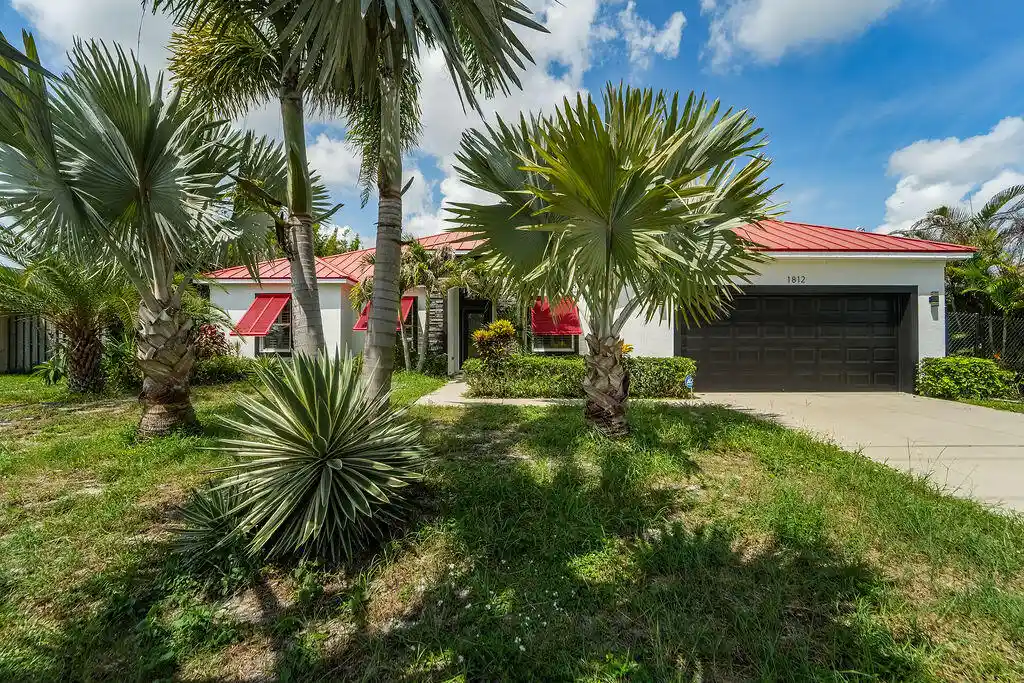 Photo 1 of Sale Pending at 1812 Se Fallon Dr, Port Saint Lucie, FL 34983 | MLS# B26059827 | Listing updated on 2026-10-29