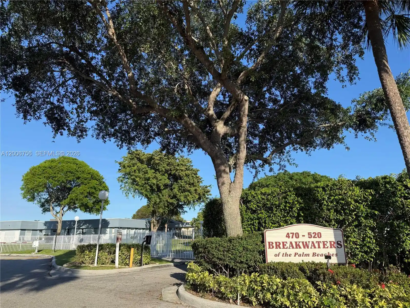 Photo 1 of Condo for sale at 500 Executive Ctr Dr #2A, West Palm Beach, FL 33401 | MLS# B26059828 | Listing updated on 2026-10-27