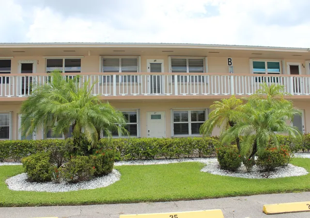 Photo 3 of Condo for sale at 35 Somerset B #35, West Palm Beach, FL 33417 | MLS# B26059838 | Listing updated on 2026-10-09