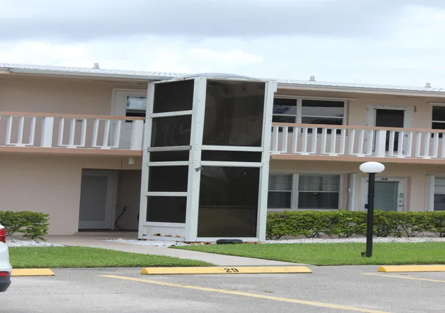 Listing Photo 4 - Condo for sale in building located at 35 Somerset B, West Palm Beach, FL 33417 - Unit #35
