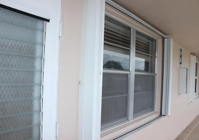 Listing Photo 5 - Condo for sale in building located at 35 Somerset B, West Palm Beach, FL 33417 - Unit #35