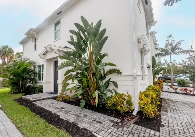 Photo 2 of Townhouse for sale at 4578 Meyerson Pl, Lake Worth, FL 33463 | MLS# B26059862 | Listing updated on 2026-09-29