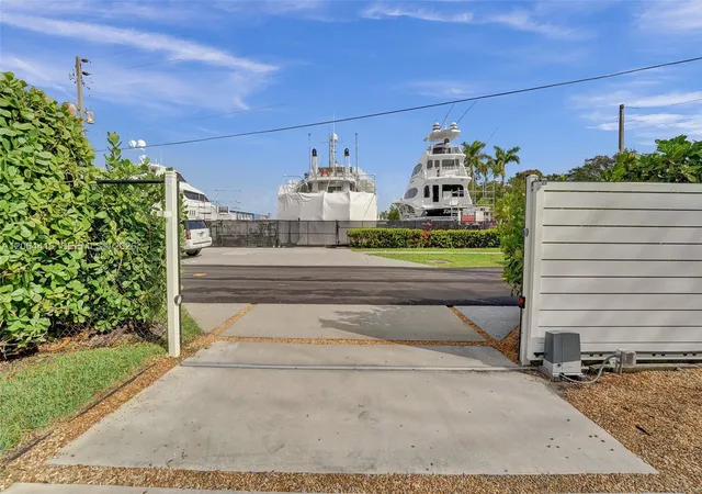 35th image of 1440 Sw 20th St, Fort Lauderdale, FL 33315 | MLS# A12064416