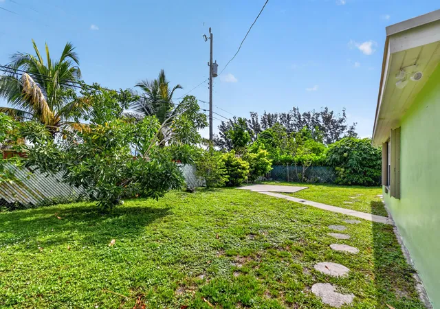 35th image of 1826 16th Ave N, Lake Worth Beach, FL 33460 | MLS# B26059888