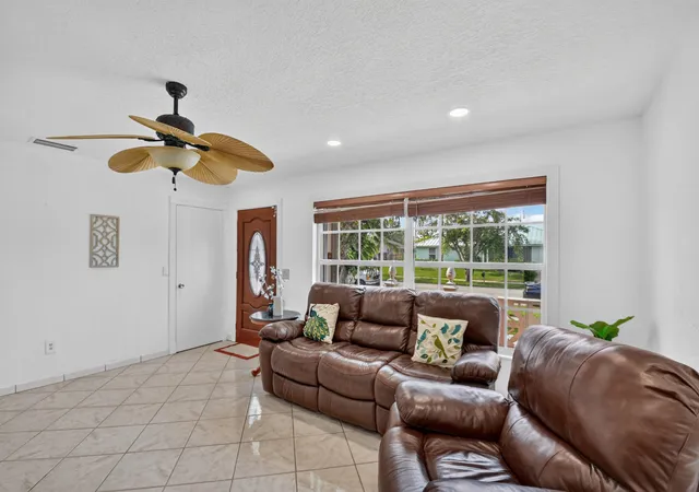 5th image of 1826 16Th Ave N, Lake Worth Beach, FL 33460 | MLS# B26059888