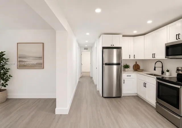 3rd image of 1708 Nw 7Th St, Fort Lauderdale, FL 33311 | MLS# A12064938