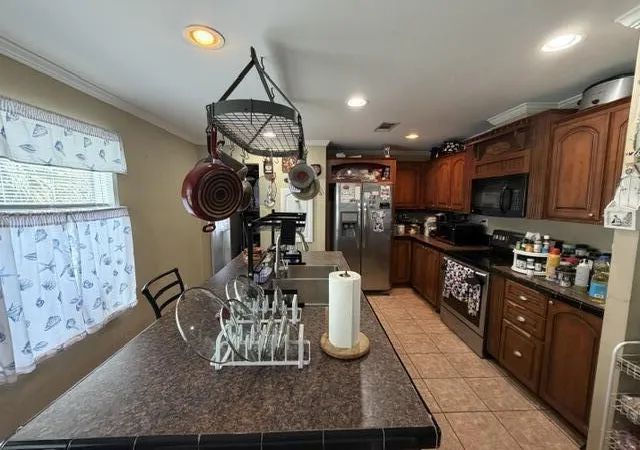 Photo 3 of Manufactured home for sale at 241 Lakeview Dr #241, Pompano Beach, FL 33073 | MLS# B26059990 | Listing updated on 2026-09-23