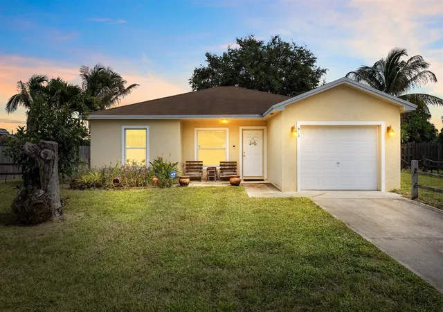 Photo 2 of Single family home for sale at 913 Se Forrest Park Dr, Stuart, FL 34994 | MLS# B26060024 | Listing updated on 2026-09-24