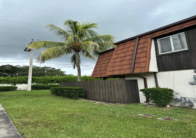 36th image of 2100 White Pine Cir #D, Greenacres, FL 33415 | MLS# B26060058