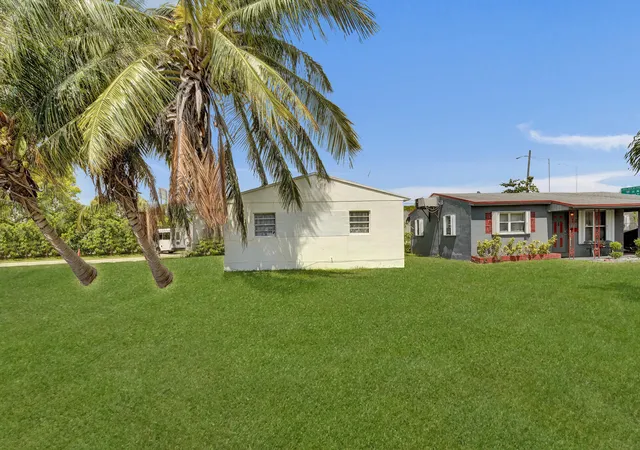 Photo 3 of Single family home for sale at 2901 Fletcher St, Hollywood, FL 33020 | MLS# B26060090 | Listing updated on 2026-09-23