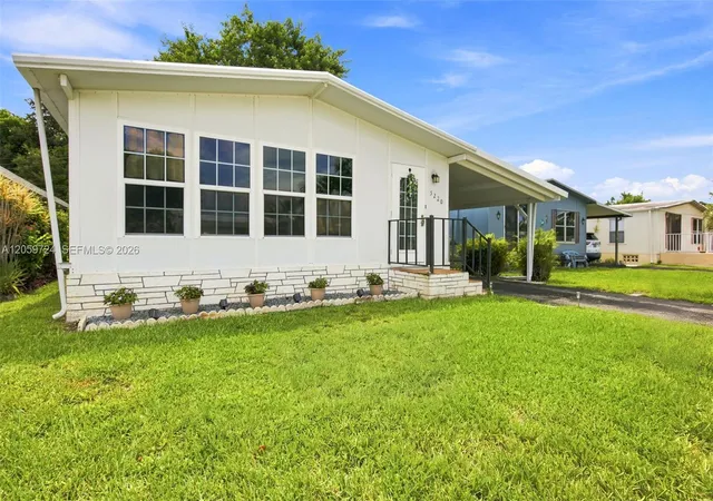 3rd image of 5220 Sw 29Th Ter, Fort Lauderdale, FL 33312 | MLS# A12059724
