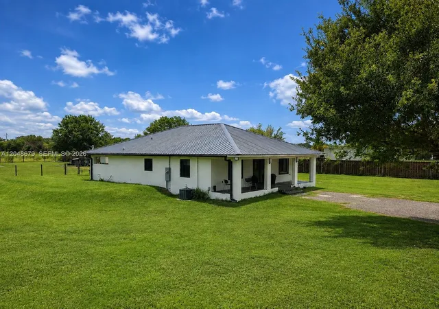 1st image of 525 N Granja St, Clewiston, FL 33440 | MLS# A12048679