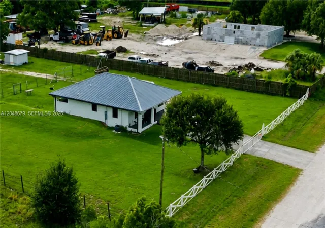 3rd image of 525 N Granja St, Clewiston, FL 33440 | MLS# A12048679