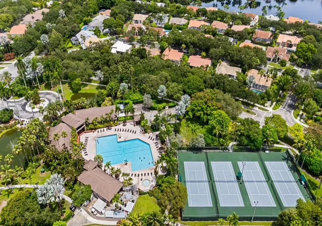 Photo 33 of Single family home for sale at 10740 London St, Hollywood, FL 33026 | MLS# B26060069 | Listing updated on 2026-10-07