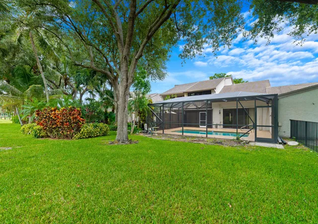 Photo 4 of Townhouse for sale at 219 Wildwood Cir, Deerfield Beach, FL 33442 | MLS# B26060218 | Listing updated on 2026-09-23