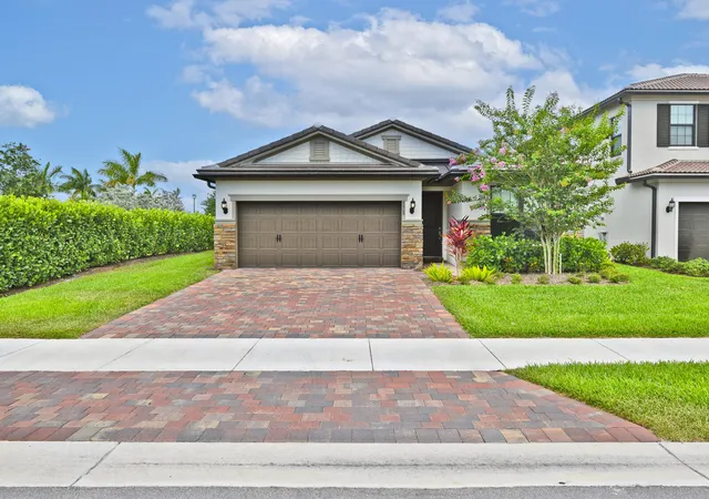 Photo 2 of Single family home for sale at 4808 Chantilly Rd, Lake Worth, FL 33467 | MLS# B26060227 | Listing updated on 2026-09-30
