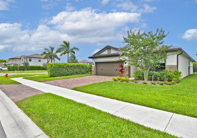 Photo 3 of Single family home for sale at 4808 Chantilly Rd, Lake Worth, FL 33467 | MLS# B26060227 | Listing updated on 2026-09-30