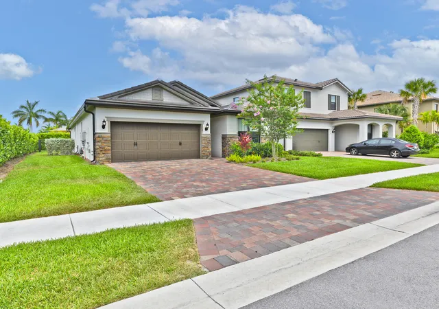 Photo 4 of Single family home for sale at 4808 Chantilly Rd, Lake Worth, FL 33467 | MLS# B26060227 | Listing updated on 2026-09-30