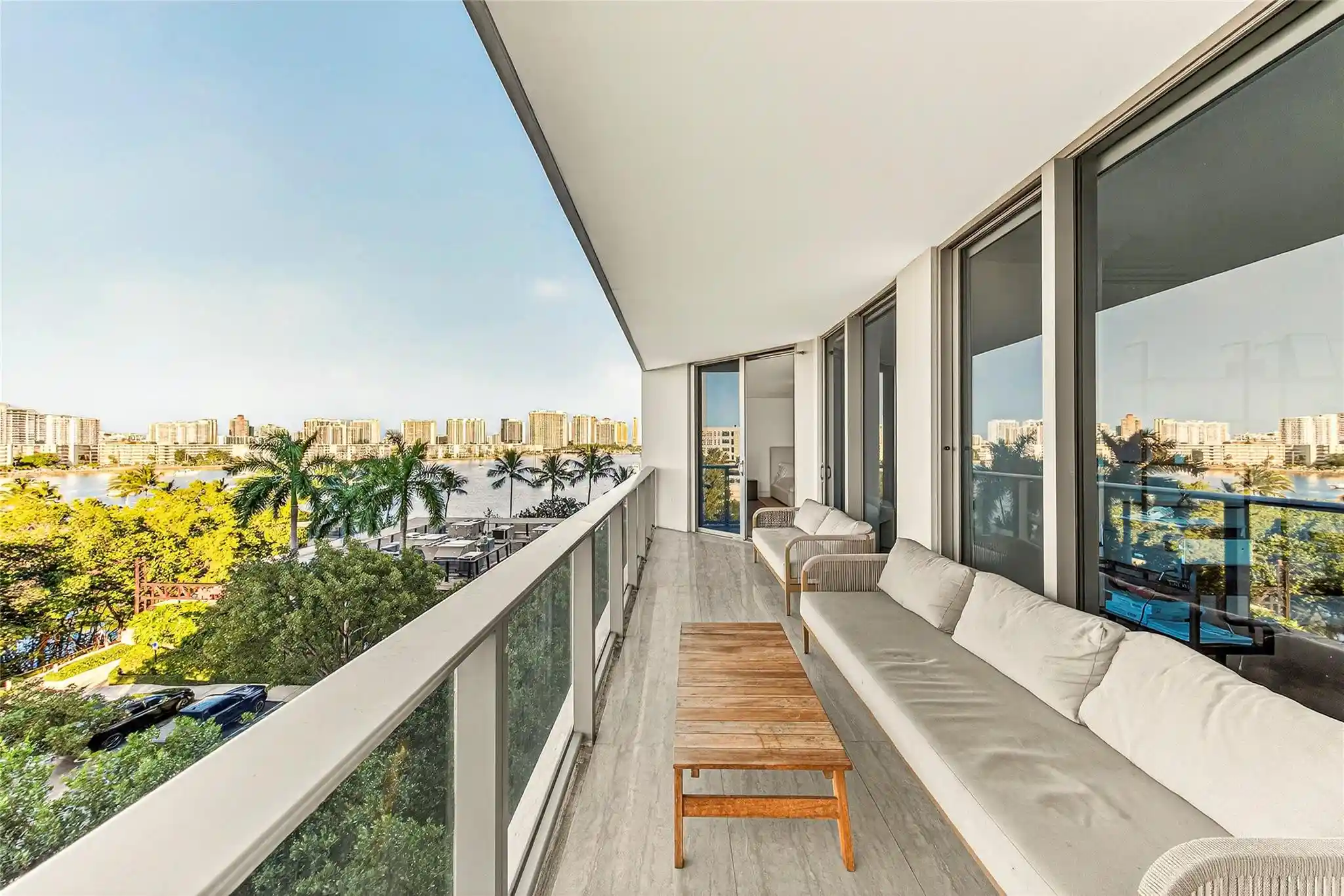 Listing Photo 1 - Condo for sale in 17301 Biscayne Blvd located at 17301 Biscayne Blvd, North Miami Beach, FL 33160 - Unit #506