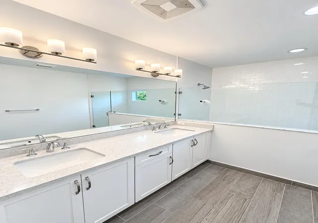Photo 4 of Townhouse for sale at 558 Sanderling Cir, Deerfield Beach, FL 33442 | MLS# B26060368 | Listing updated on 2026-09-25