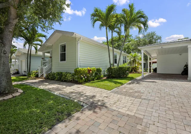 Photo 3 of Manufactured home for sale at 2555 Meadow Ln W Blvd #41, Palm Beach Gardens, FL 33410 | MLS# B26060397 | Listing updated on 2026-10-05