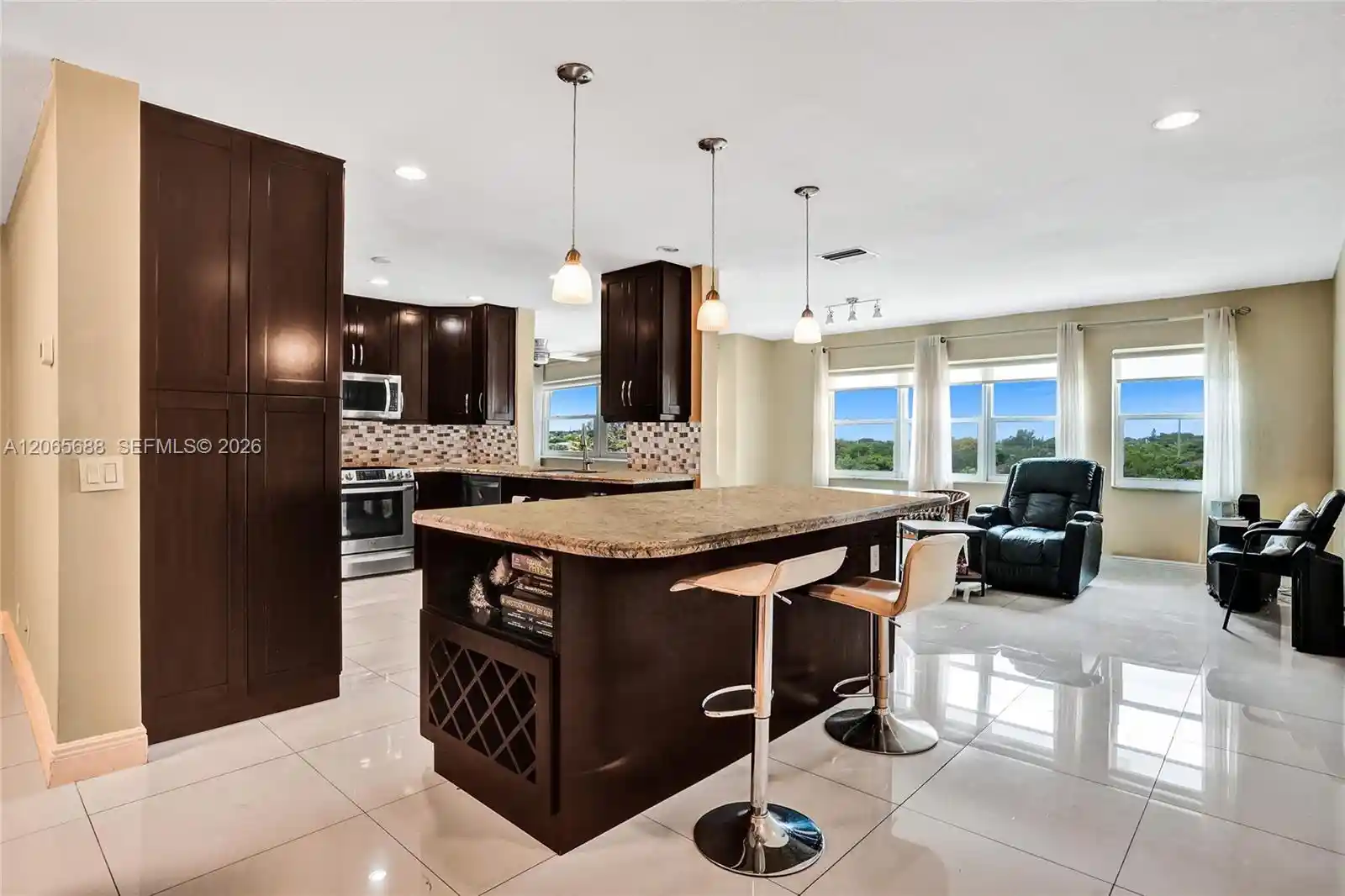 215 Se 3Rd Ave, 215 Se 3Rd Ave, Hallandale Beach, FL 33009