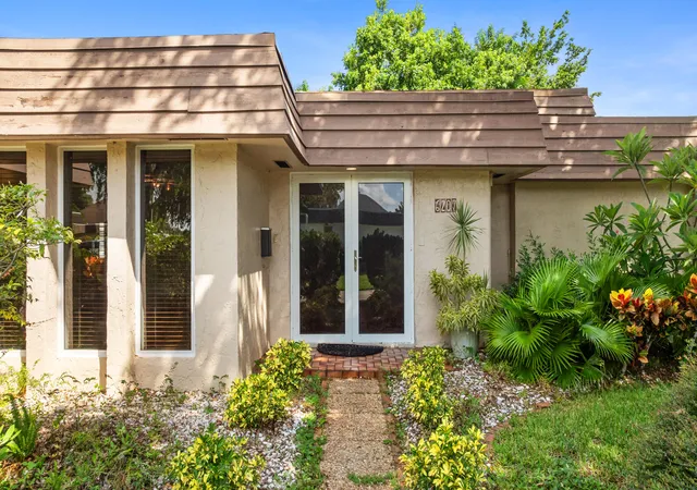Photo 2 of Sale Pending at 6207 Jacaranda Cir, Tamarac, FL 33319 | MLS# B26060527 | Listing updated on 2026-09-03