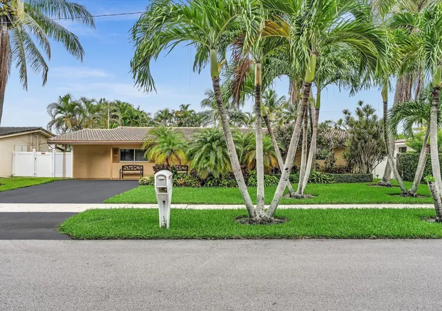 Photo 3 of Single family home for sale at 11 Forest Hills Ln, Boca Raton, FL 33431 | MLS# B26060826 | Listing updated on 2026-09-26