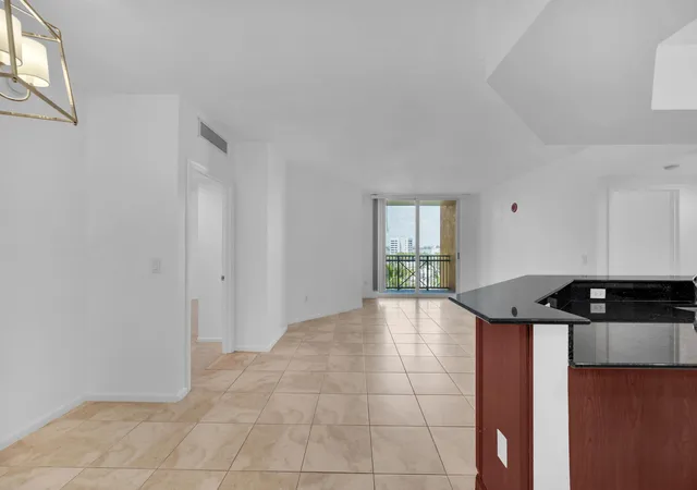 Photo 3 of Condo for sale at 403 S Sapodilla Ave #612, West Palm Beach, FL 33401 | MLS# B26060840 | Listing updated on 2026-10-09