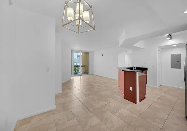 Photo 4 of Condo for sale at 403 S Sapodilla Ave #612, West Palm Beach, FL 33401 | MLS# B26060840 | Listing updated on 2026-10-09