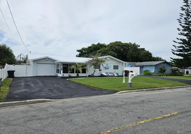 Photo 2 of Single family home for sale at 807 Grandview Blvd, Fort Pierce, FL 34982 | MLS# B26060866 | Listing updated on 2026-10-09