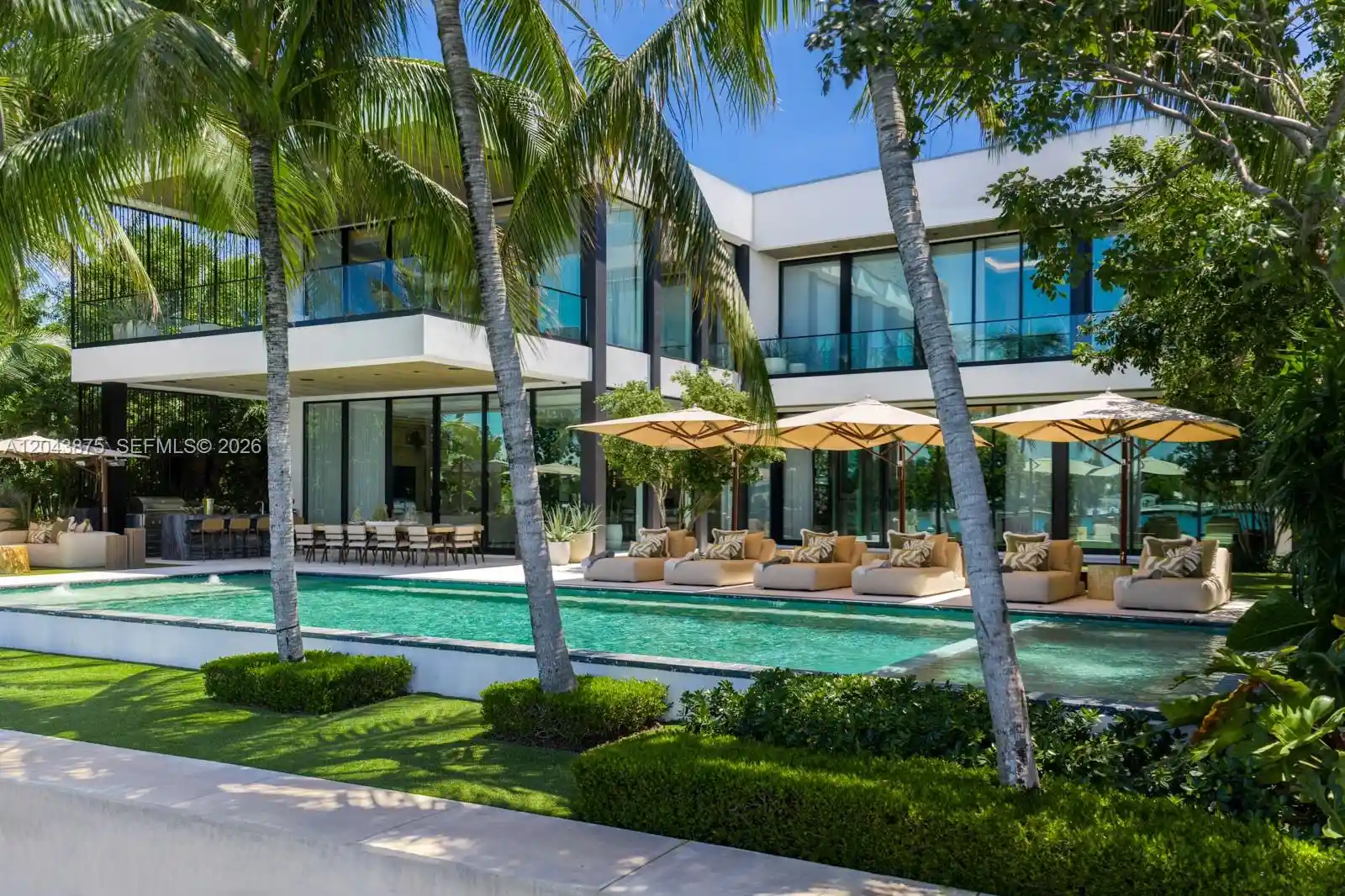 Photo 1 of Mansion for sale at 58 La Gorce Cir, Miami Beach, FL 33141 | MLS# A12043875 | Listing updated on 2026-10-31