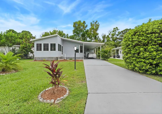 Photo 2 of Manufactured home for sale at 3179 Columbrina Cir, Port Saint Lucie, FL 34952 | MLS# B26060919 | Listing updated on 2026-09-23