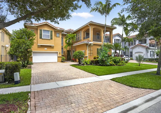Photo 1 of Single family home for sale at 742 Cresta Cir, West Palm Beach, FL 33413 | MLS# B26061023 | Listing updated on 2026-10-02