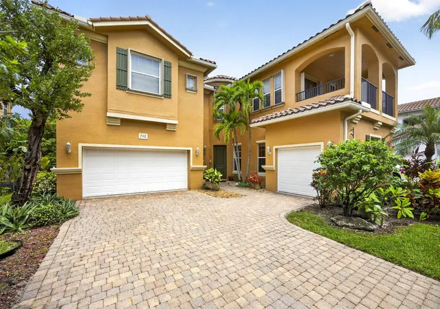 Photo 2 of Single family home for sale at 742 Cresta Cir, West Palm Beach, FL 33413 | MLS# B26061023 | Listing updated on 2026-10-02
