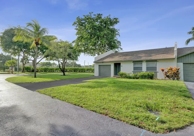 Photo 3 of Townhouse for sale at 904 Nw 51st Street, Deerfield Beach, FL 33064 | MLS# B26061121 | Listing updated on 2026-09-30