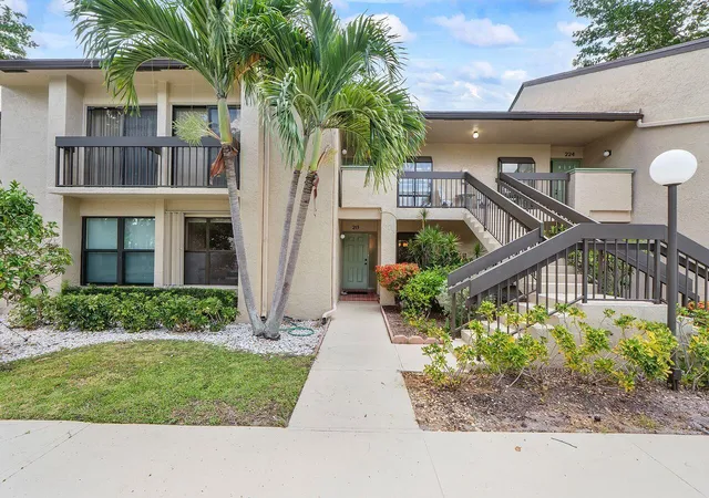 Photo 3 of Condo for sale at 5055 Oak Hl Ln #213, Delray Beach, FL 33484 | MLS# B26061262 | Listing updated on 2026-10-05