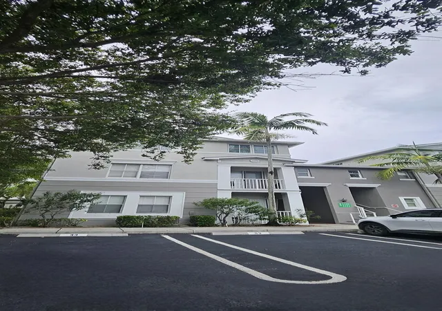 Photo 2 of Condo for sale at 1110 E Shoma Dr #423, Royal Palm Beach, FL 33414 | MLS# B26061279 | Listing updated on 2026-09-25