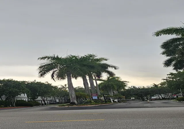 Listing Photo 5 - Condo for sale in building located at 1110 E Shoma Dr E, Royal Palm Beach, FL 33414 - Unit #423