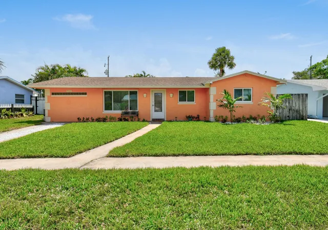 Photo 2 of Single family home for sale at 19005 Se Southgate Dr, Jupiter, FL 33469 | MLS# B26061290 | Listing updated on 2026-09-23