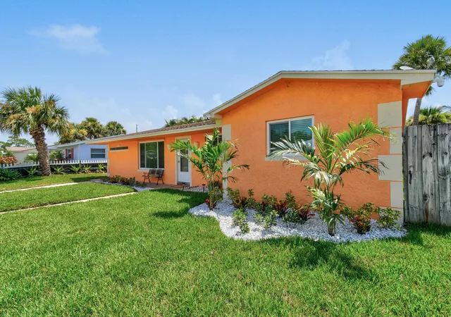 Photo 3 of Single family home for sale at 19005 SE Southgate Dr, Jupiter, FL 33469 | MLS# B26061290 | Listing updated on 2026-09-23