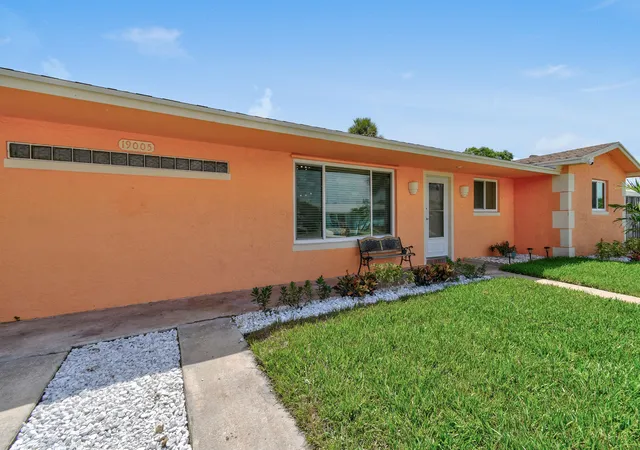 Photo 4 of Single family home for sale at 19005 SE Southgate Dr, Jupiter, FL 33469 | MLS# B26061290 | Listing updated on 2026-09-23