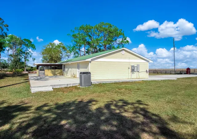 Photo 3 of Single family home for sale at 948 S Riverdale Rd, Avon Park, FL 33825 | MLS# B26061383 | Listing updated on 2026-10-08