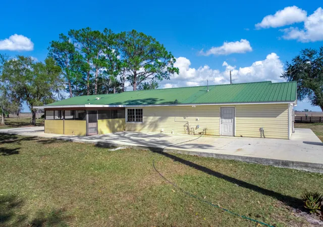 Photo 3 of Single family home for sale at 948 S Riverdale Rd, Avon Park, FL 33825 | MLS# B26061383 | Listing updated on 2026-10-08