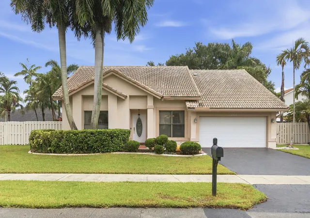 Single family home for sale at 761 Greenbriar Ave, Davie, FL 33325 | MLS# B26061530