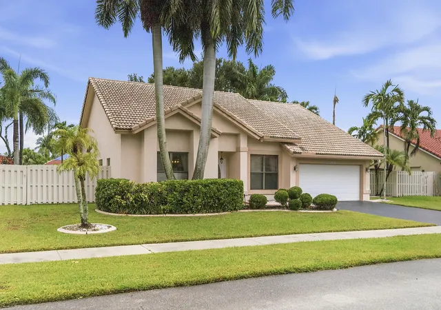 Photo 2 of Single family home for sale at 761 Greenbriar Ave, Davie, FL 33325 | MLS# B26061530 | Listing updated on 2026-10-09